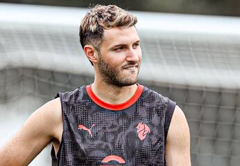 Santiago Giménez se queda en el Milan; buscará ganarse la titularidad de cara al Mundial