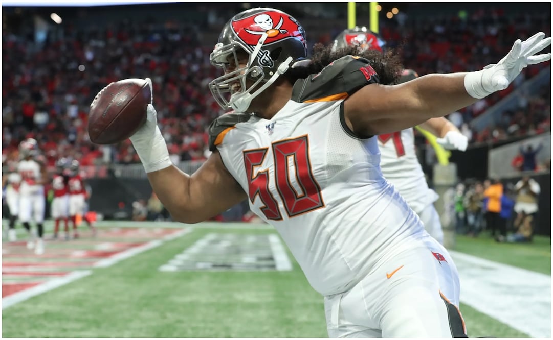 Vita Vea celebrando un TD anotado por él / FOTO: AP