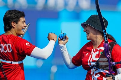 ¡Con todo! Alejandra Valencia y Matias Grande avanzan a los Cuartos de Final en tiro con arco