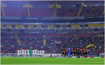 Atlas y Universidad realizaron homenaje al 'Puma' Chávez en pleno partido