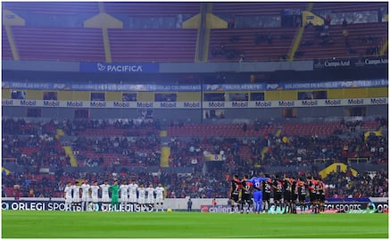 Atlas y Universidad realizaron homenaje al 'Puma' Chávez en pleno partido
