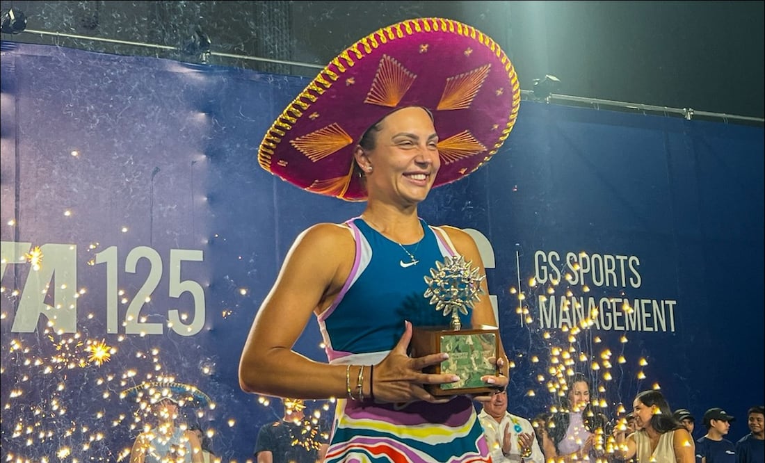 Jaqueline Cristian conquistó su primer trofeo WTA luego de derrotar a Linda Fruhvirtová en el Puerto Vallarta Open / FOTO: María Fernanda Dávalos - EL UNIVERSAL