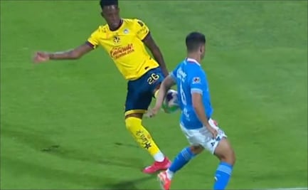 Clásico Joven arranca con polémica; posible mano de Erik Lira enciende al Estadio Olímpico Universitario 