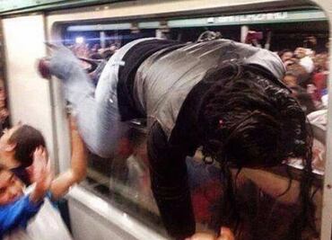 10 escenas surreales que retratan al Metro de la CDMX