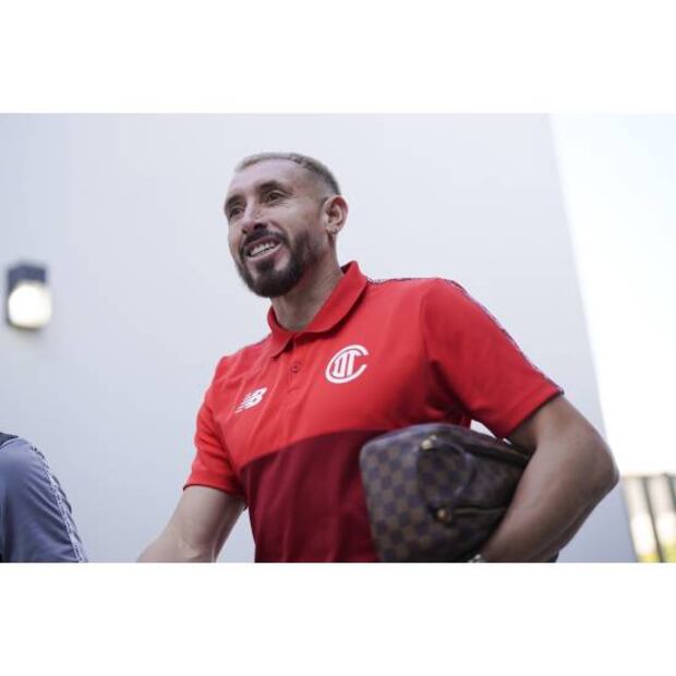 Héctor Herrera aseguró que se siente cómodo con su nueva apariencia luego de las cirugías. Foto: Imago7