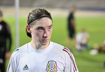 Afición tachó de traidor a Marcelo Flores por ir a Canadá cuando dijo que sólo jugaría con México