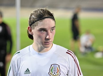 Afición tachó de traidor a Marcelo Flores por ir a Canadá cuando dijo que sólo jugaría con México