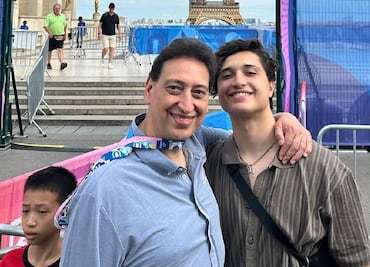 Enrique Burak recibe infinidad de críticas por llevar a su hijo a trabajar a Televisa