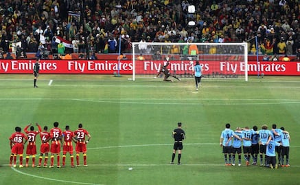 Loco Abreu hizo honor a su apodo con el penal definitivo que cobró a lo 'Panenka' ante Ghana en 2010