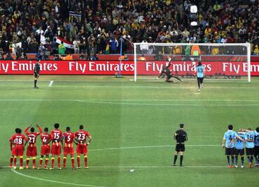 Loco Abreu hizo honor a su apodo con el penal definitivo que cobró a lo 'Panenka' ante Ghana en 2010