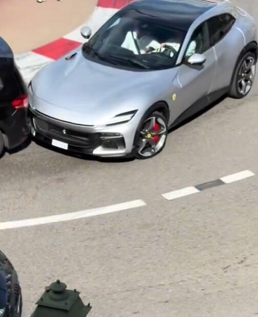 Así fue el momento en que Leclerc impacta su auto contra una camioneta: FOTO: Captura