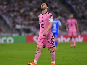 “Messi se la come” cantó la hinchada de Rayados al astro argentino