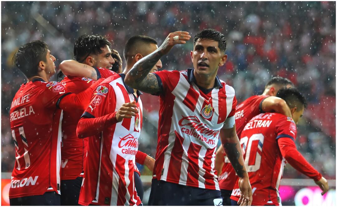 Jugadores de Chivas festejando ante Atlas / FOTO: Imago7
