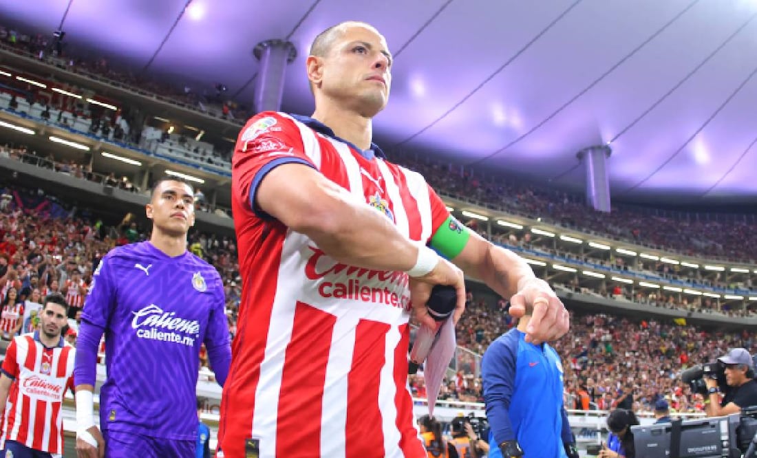 Chicharito Hernández volverá a ser titular y capitán de las Chivas. Foto: Imago7