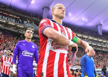 Chicharito Hernández será titular con Chivas y portará el gafete de capitán ante el Puebla