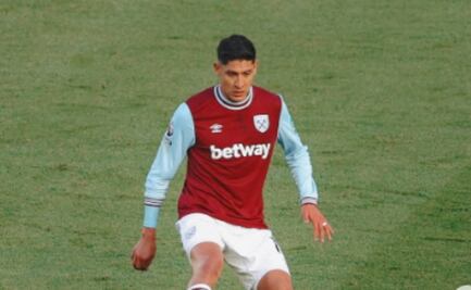 Aficionado del West Ham revienta a Edson Álvarez tras ser expulsado
