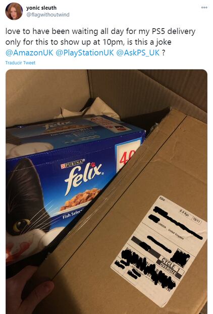 Compran un PlayStation 5 por Amazon y reciben comida para perro