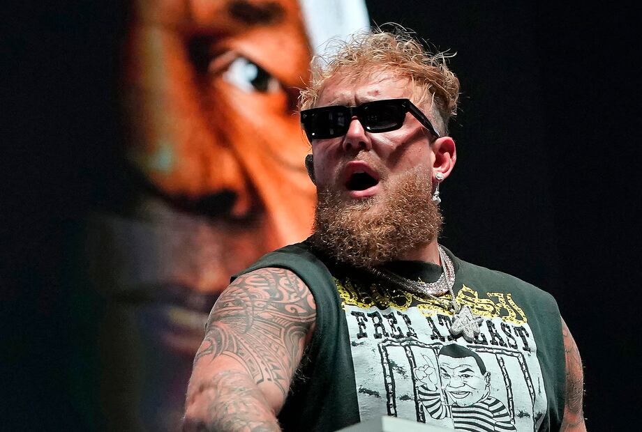 Jake Paul en conferencia de prensa, previo a su combate contra Mike Tyson - Foto: AFP