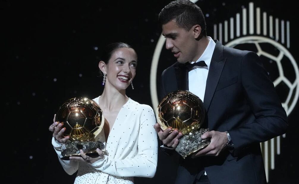 Los españoles Aitana Bonmatí y Rodri Hernández fueron congratulados con el Balón de Oro. Foto: AP.