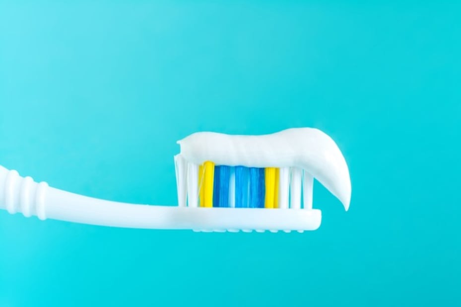 ¡Error! No deberías enjuagar tu boca después de cepillarte los dientes