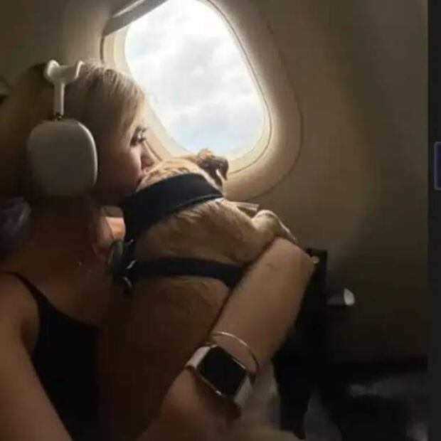 Nailea Vidrio al final sí pudo volar junto a su perro, pero con otra aerolínea. Foto: Especial