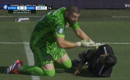 Abanderado del Perú vs Canadá sufrió un golpe de calor que le provocó desplomarse en la cancha 