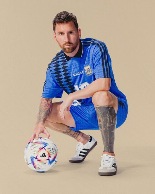 La última camiseta que utilizó en un mundial Maradona saldrá a la venta en diciembre. Fuente: Instagram @adidasfootball