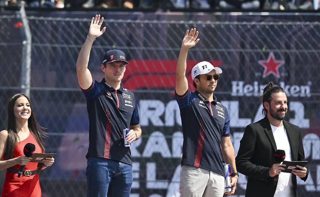 Max Verstappen y Checo Pérez, durante un Gran Premio de México. Foto: Imago7
