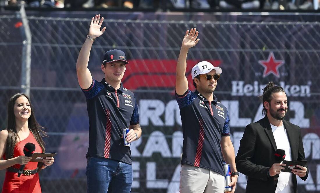 Max Verstappen y Checo Pérez, durante un Gran Premio de México. Foto: Imago7