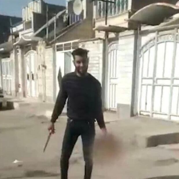 Hombre decapitó a su esposa y recorrió las calles con la cabeza en sus manos
