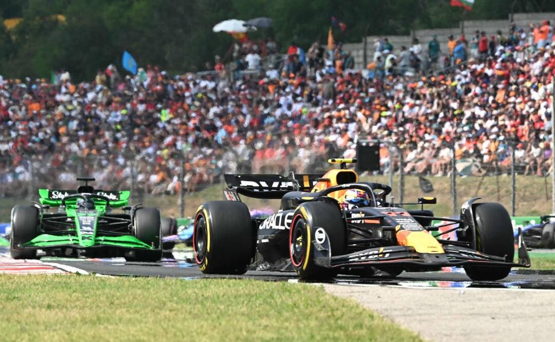 Con algunos inconvenientes Checo Pérez pudo hacer una buena carrera. Foto: AP.