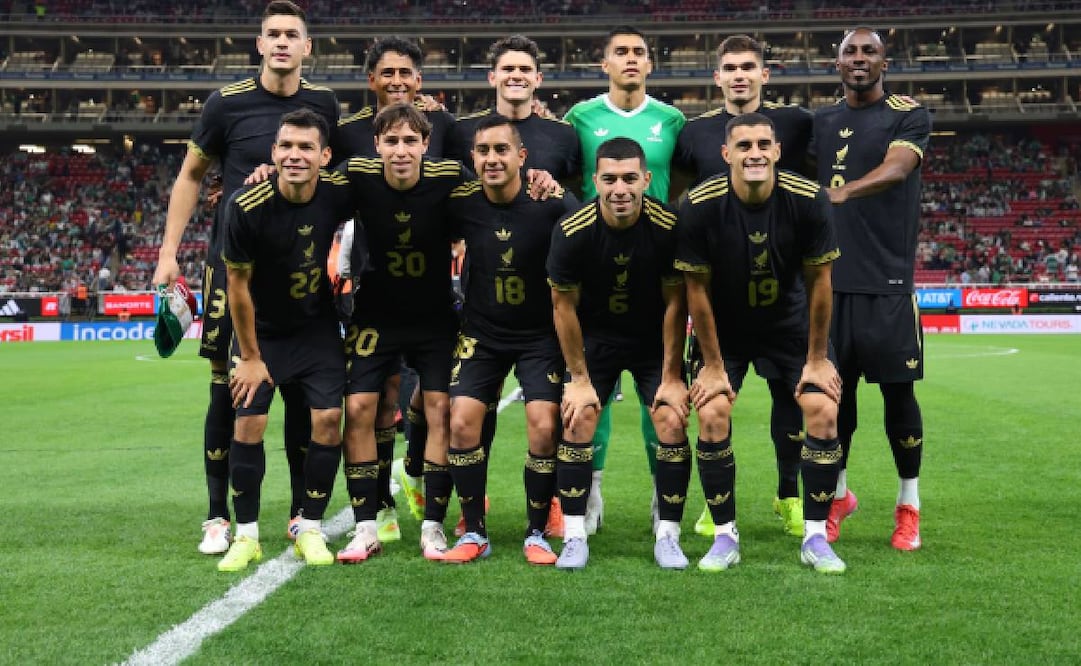 Jugadores de la Selección Mexicana posan para la foto previo al partido amistoso ante Ecuador. FOTO: Imago7