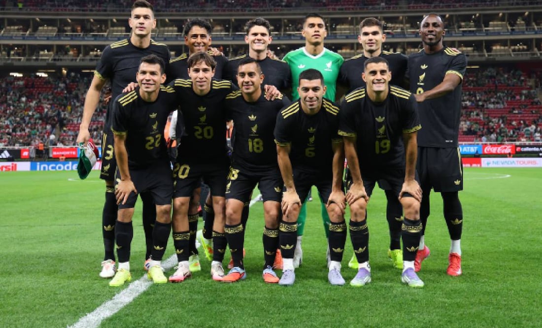 Jugadores de la Selección Mexicana posan para la foto previo al partido amistoso ante Ecuador. FOTO: Imago7