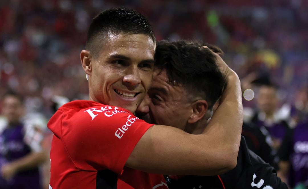 Los Rojinegros vinieron de atrás para sumar sus primeros tres puntos en el torneo. Foto: Imago7.