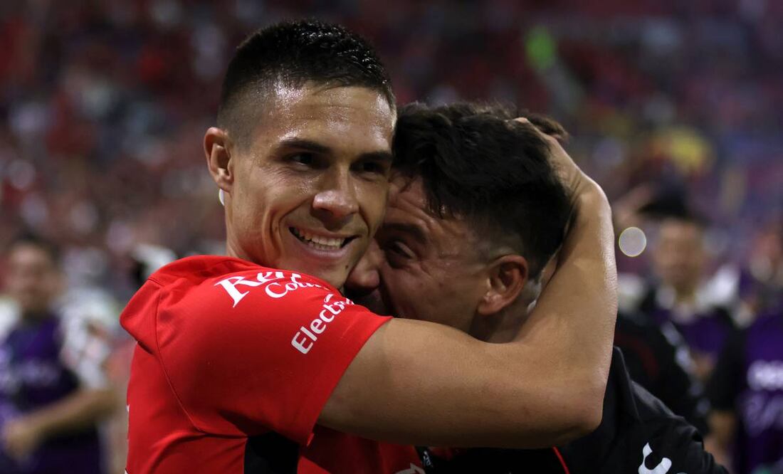 Los Rojinegros vinieron de atrás para sumar sus primeros tres puntos en el torneo. Foto: Imago7.