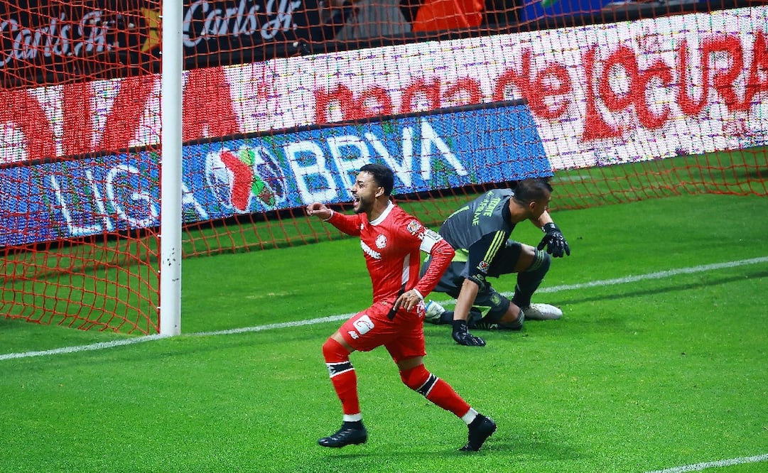 Alexis Vega celebrado el gol ante Tigres Foto: Imago7