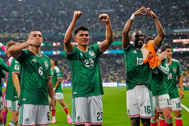 Gilberto Mora, Raúl Jiménez y Julián Quiñones, los más ovacionados en el estadio Azteca 