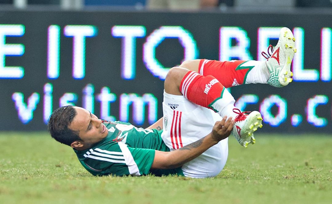 Chapo Montes se fracturó la tibia y peroné a días de que iniciara el Mundial de Brasil 2014. Foto: Imago7