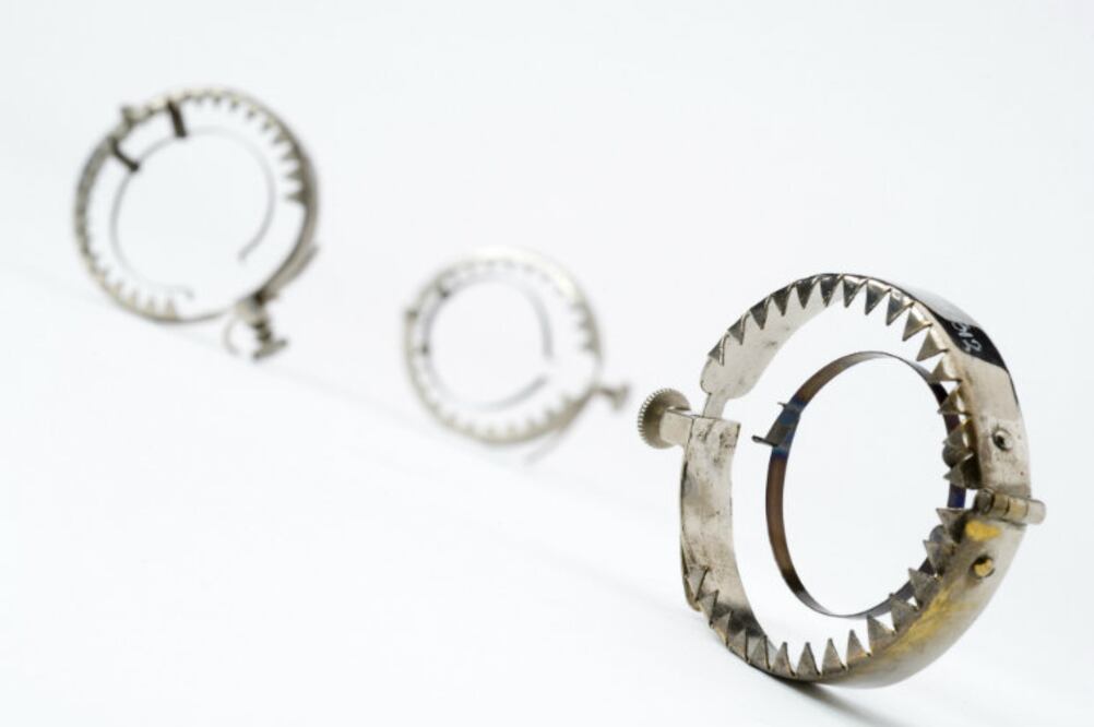 En la época victoriana este dispositivo se colocaba en la base del pene y provocaba dolor a quienes buscaban darse placer. Se creía que esta práctica sexual drenaba al cuerpo de “energías vitales” y era mal vista por la sociedad. (Foto: Wikicommons)