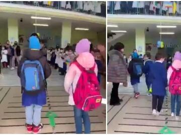 Dan a niños ucranianos refugiados en Italia emotiva bienvenida en escuela