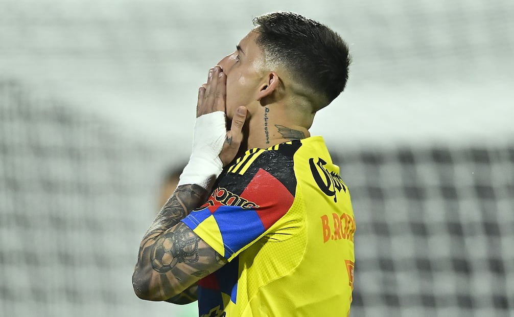 Brian Rodríguez lamenta una acción con las Águilas del América. FOTO: IMAGO7