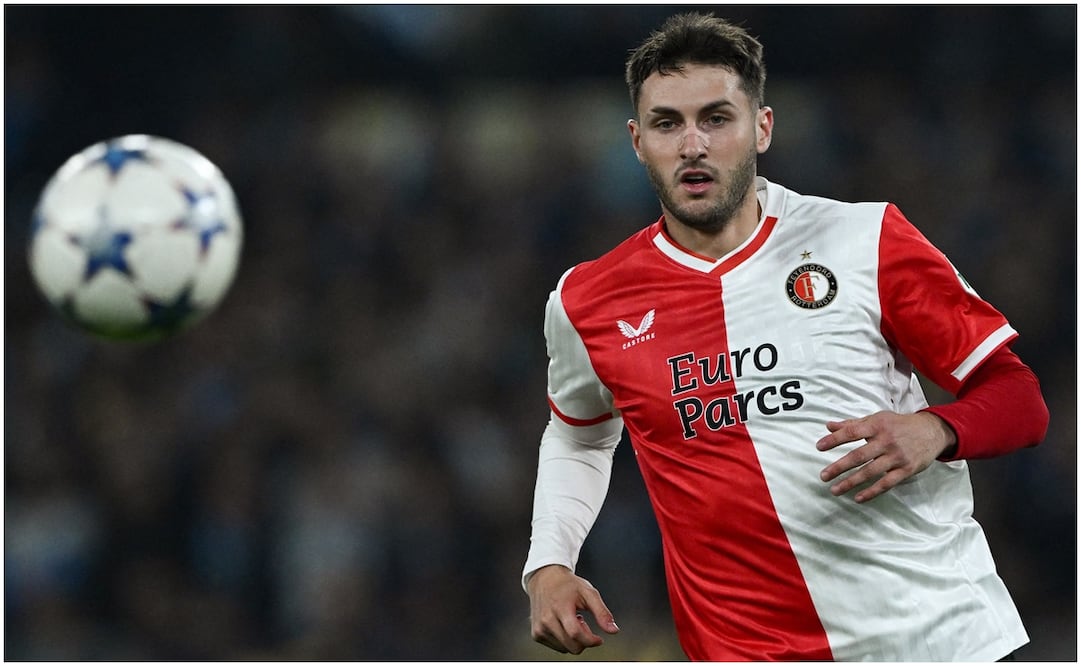 Santiago Giménez se molestó con el Chaco por revelar detalles de su futuro - AFP