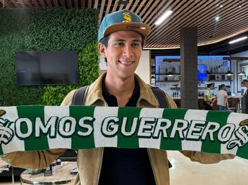 José Juan Macías se despidió de las Chivas y ya hasta posó con los colores de Santos