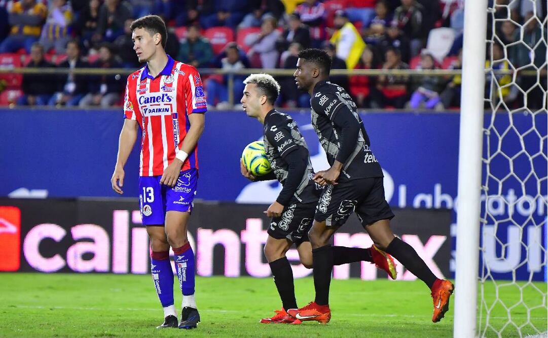 Lucas Rodríguez festeja luego de que le diera el empate a los de Tijuana. Foto: Imago7