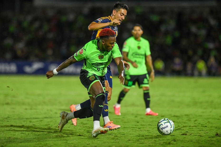 Ciudad Juárez, Chihuahua, 18 de septiembre de 2026. Jose Luis Rodriguez y Ricardo Monreal, durante el partido correspondiente a la jornada 9 del torneo Apertura 2026 de la Liga BBVA MX, entre los Bravos de FC Juárez y los Tigres de la UANL, realizado en realizado en el estadio Olímpico Benito Juárez. Foto: Imago7