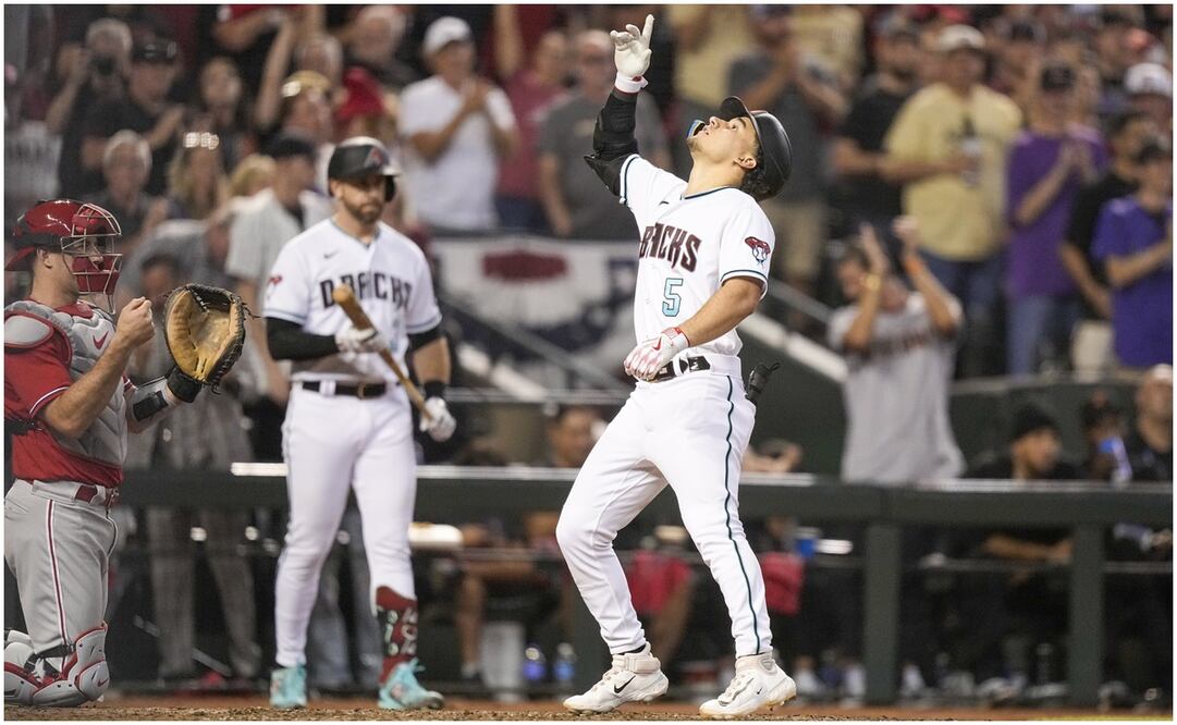 Alek thomas festejando con Diamondbacks ante Phillies / FOTO: AP