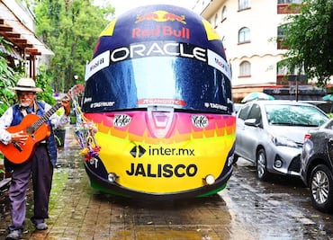 VIDEO: Casco que usará Checo Pérez en el GP de México recorrió las calles de la CDMX