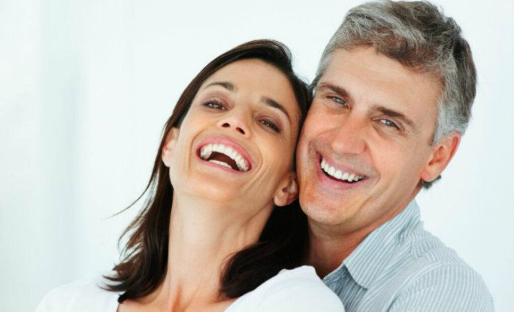 10 motivos por los que ellas prefieren a un “cuarentón”