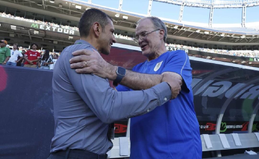Marcelo Bielsa criticó a Jaime Lozano por usar a un equipo alternativo ante Uruguay. Foto: Imago7