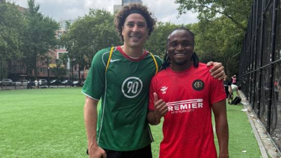 Paco Memo jugó junto a Siphiwe Tshabalala, sudafricano que le metió gol en el Mundial de 2010. Foto: Especial